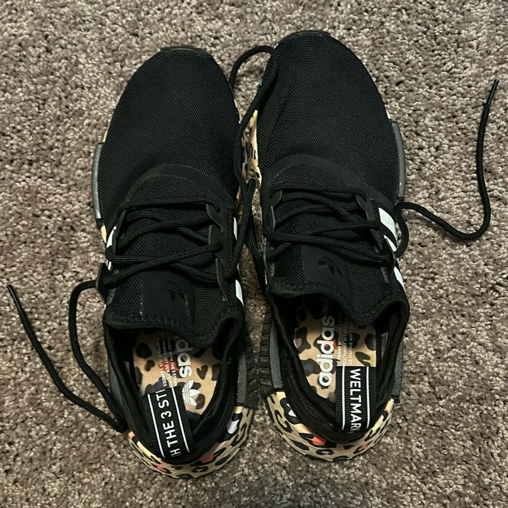 Adiadas women’s size 8.5 tennis shoes. Black w/ leopard details. Brand new.